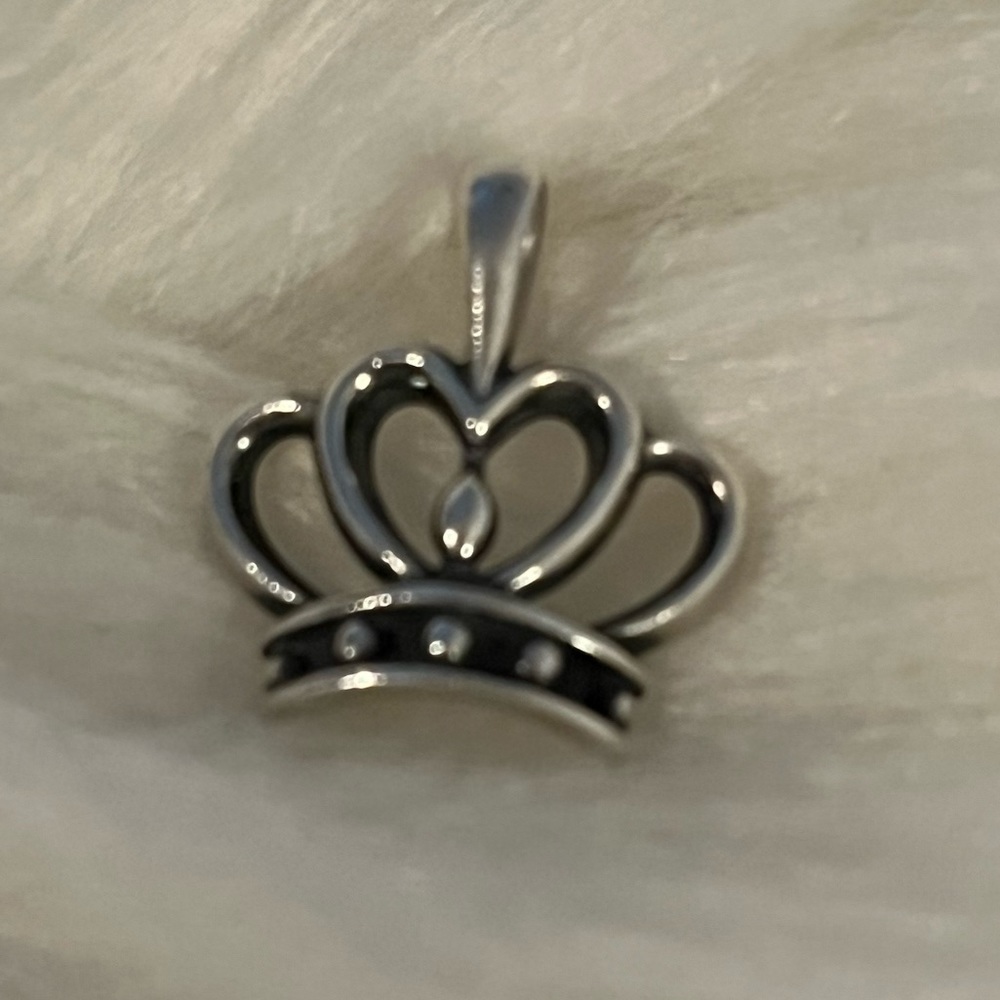 Retired James Avery Queen of Hearts Crown Pendant